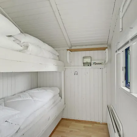 Semesterbostad 1 Bedroom Lovely In